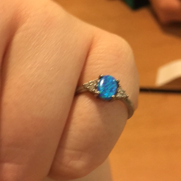 Beautiful ring - Picture 2 of 2